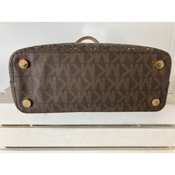 MICHAEL KORS MEDIUM SIGNATURE EYELT SAFFINAO LEATHER HANDBAG - Picture 10 of 16